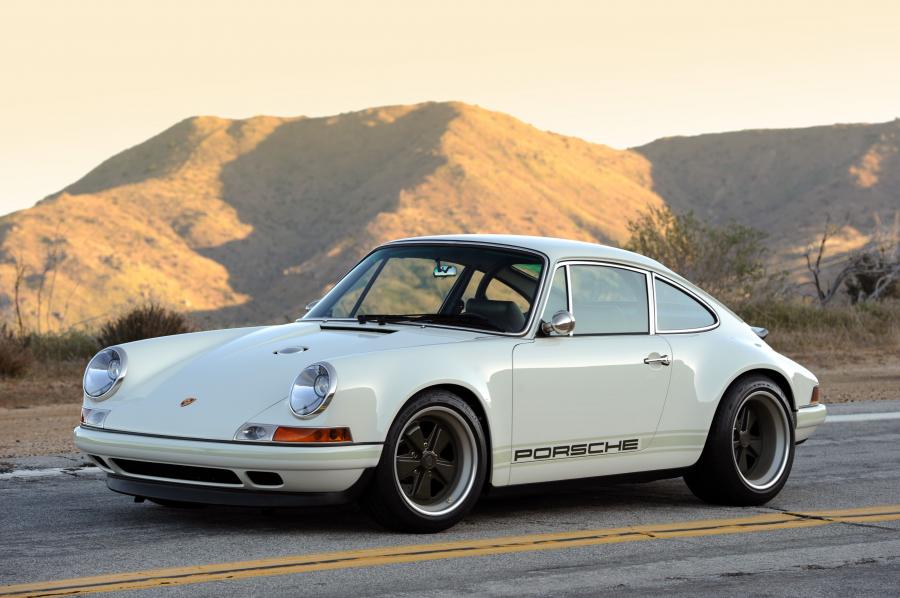  Porsche 911 by Singer 2011 года  (фото 40 из 159)